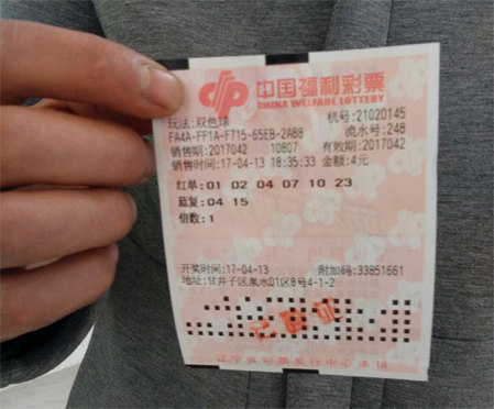 娇妻雪白双腿高高举起
